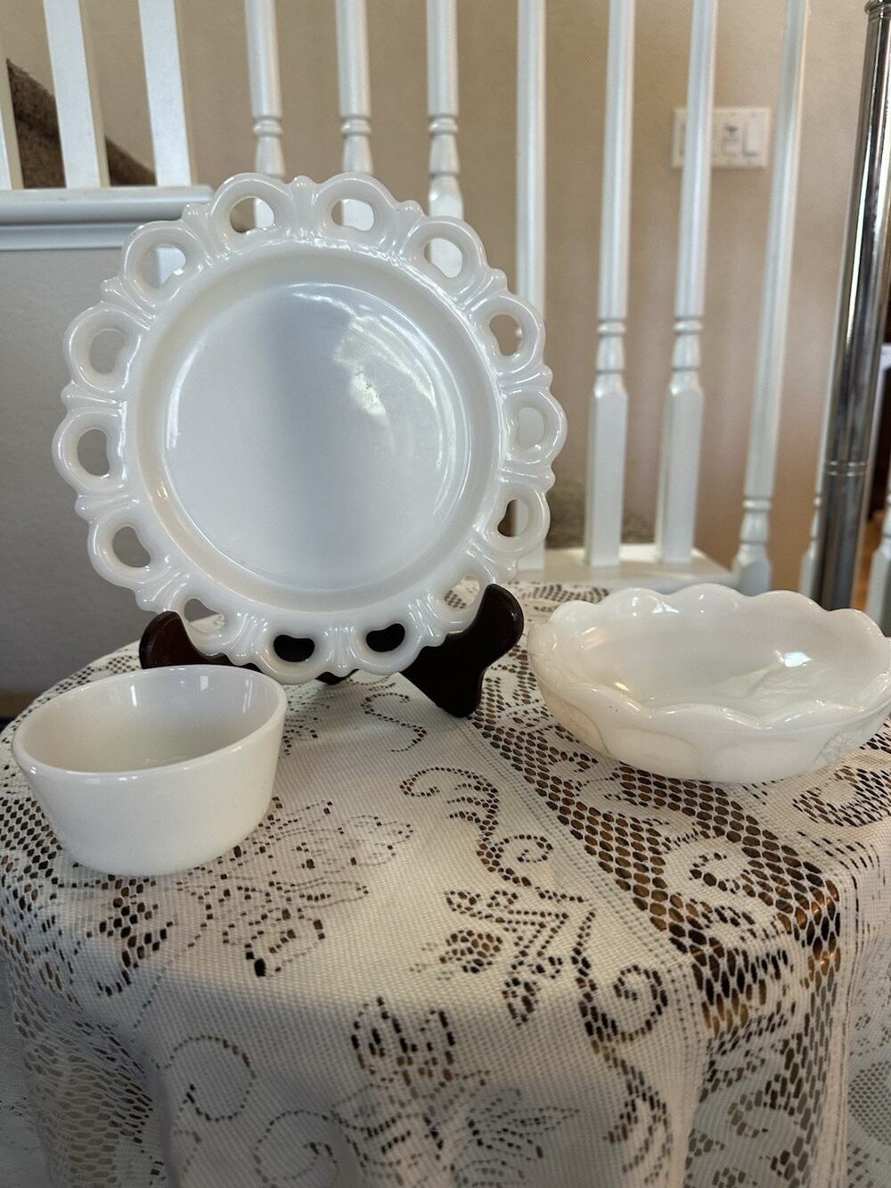 Vintage Anchor Hocking White Milk Glass Scallop Edge Bowls & Plate Set